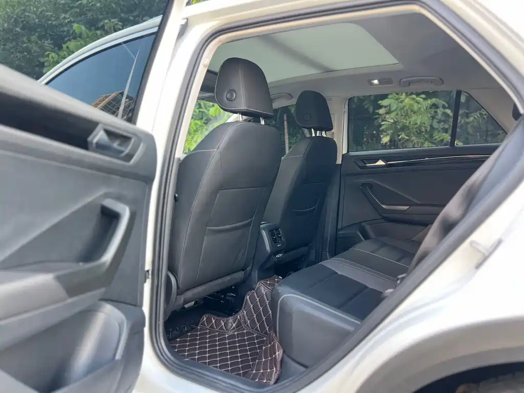 Volkswagen T-Roc 2023