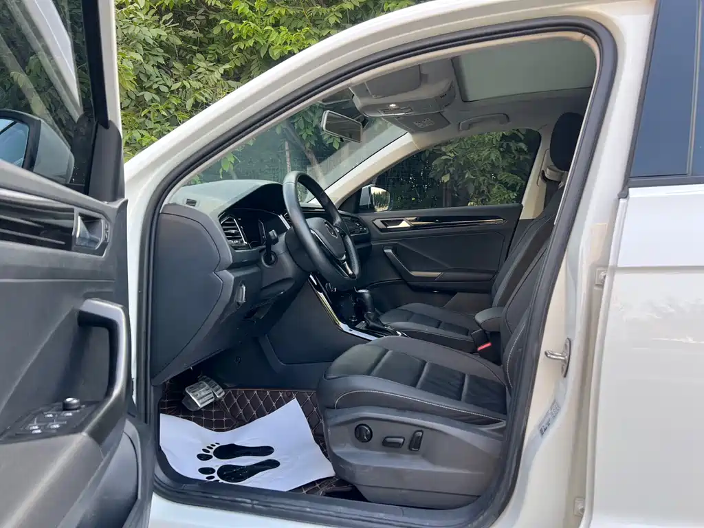 Volkswagen T-Roc 2023