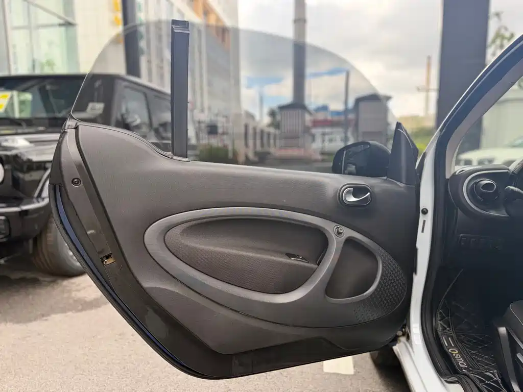 smart Fortwo 2017 — фото 11