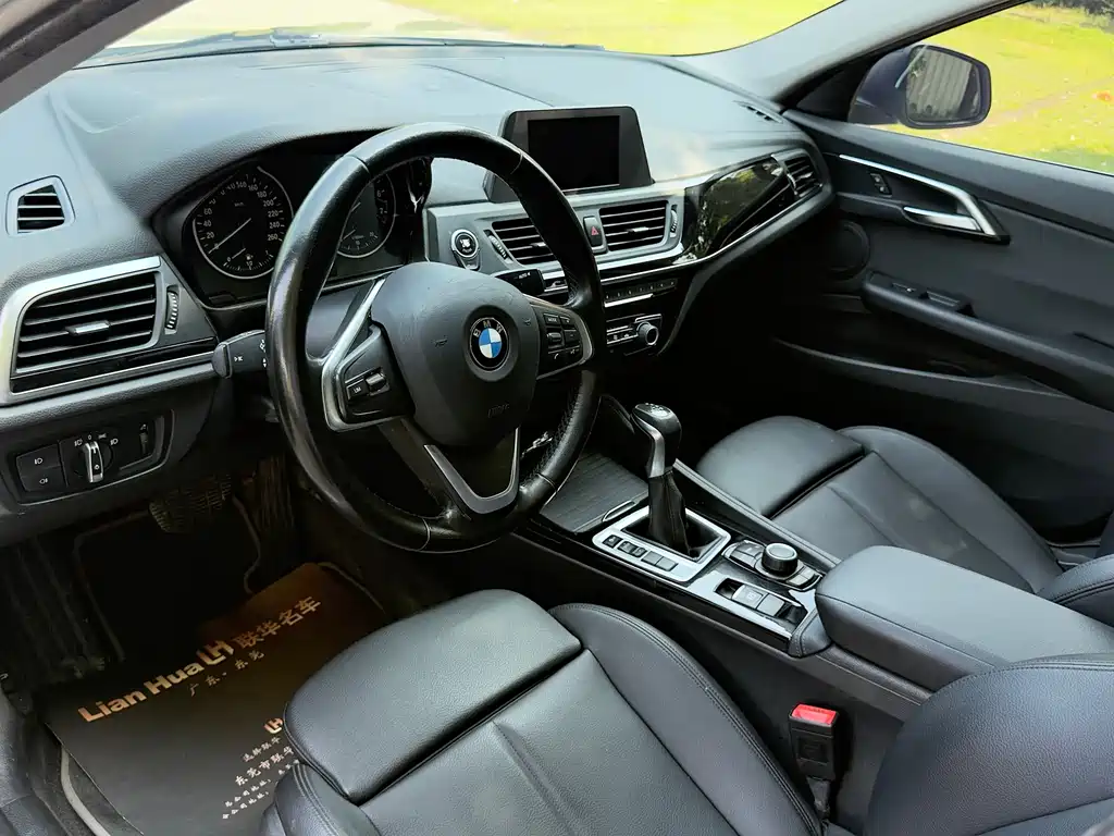 BMW 1 Series 2017 — фото 15