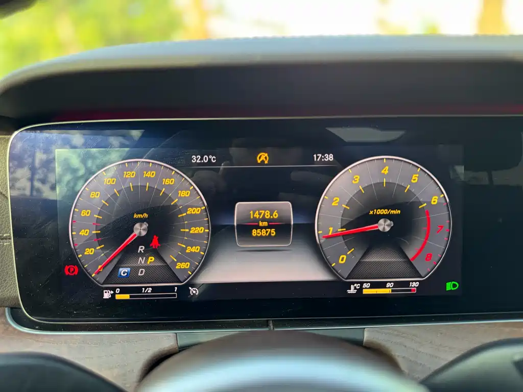 Mercedes-Benz E-Class 2020 — фото 16