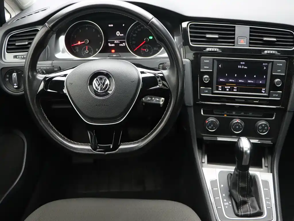 Volkswagen Golf 2017 — фото 20