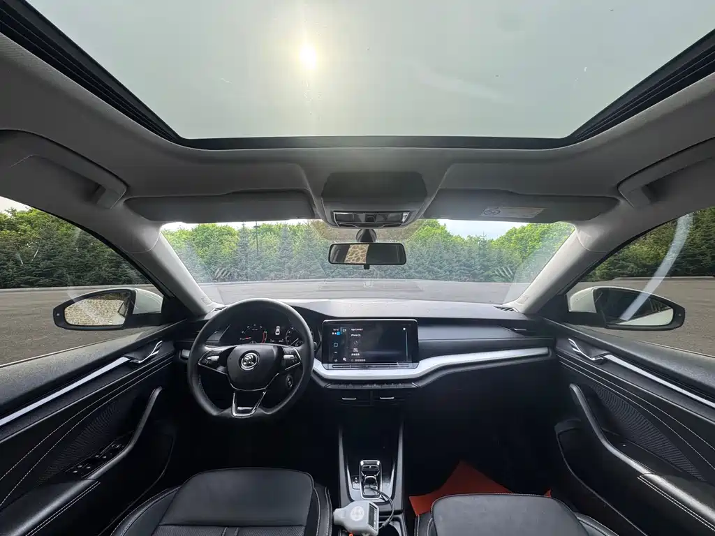 Skoda Octavia 2023 — фото 11