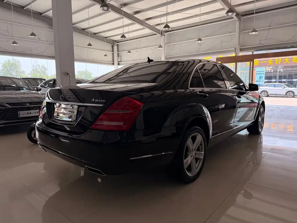 Mercedes-Benz S-Class 2011