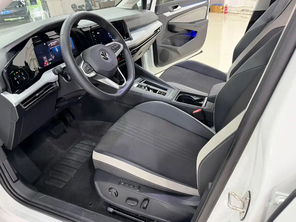Volkswagen Golf 2023