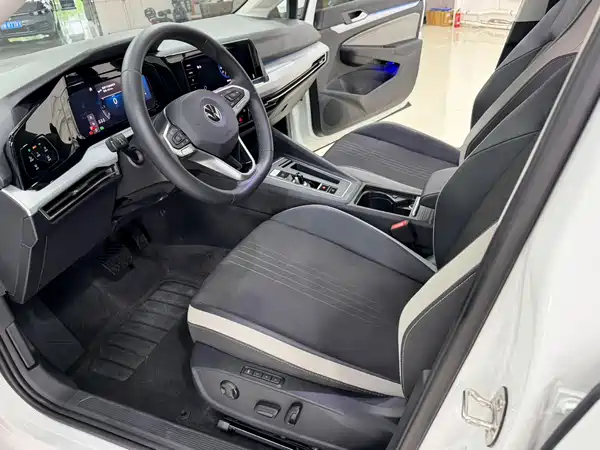 Volkswagen Golf 2023