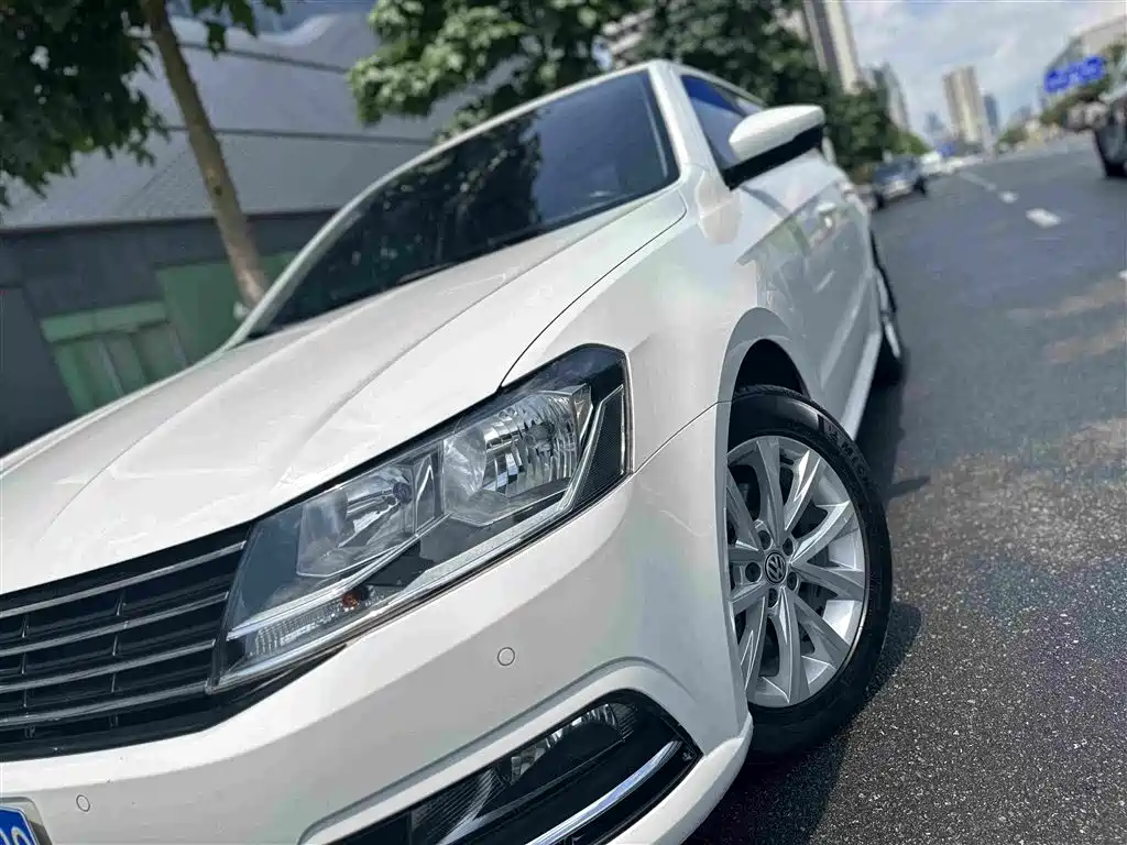 Volkswagen Lavida 2017 — фото 12