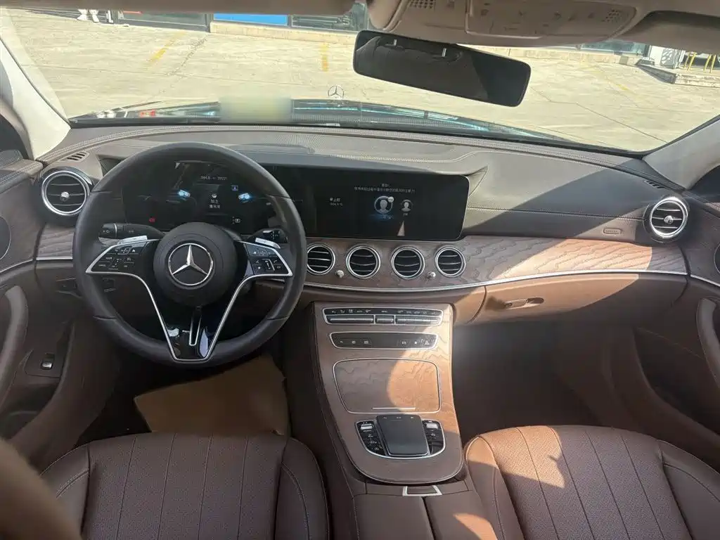 Mercedes-Benz E-Class 2023 — фото 8