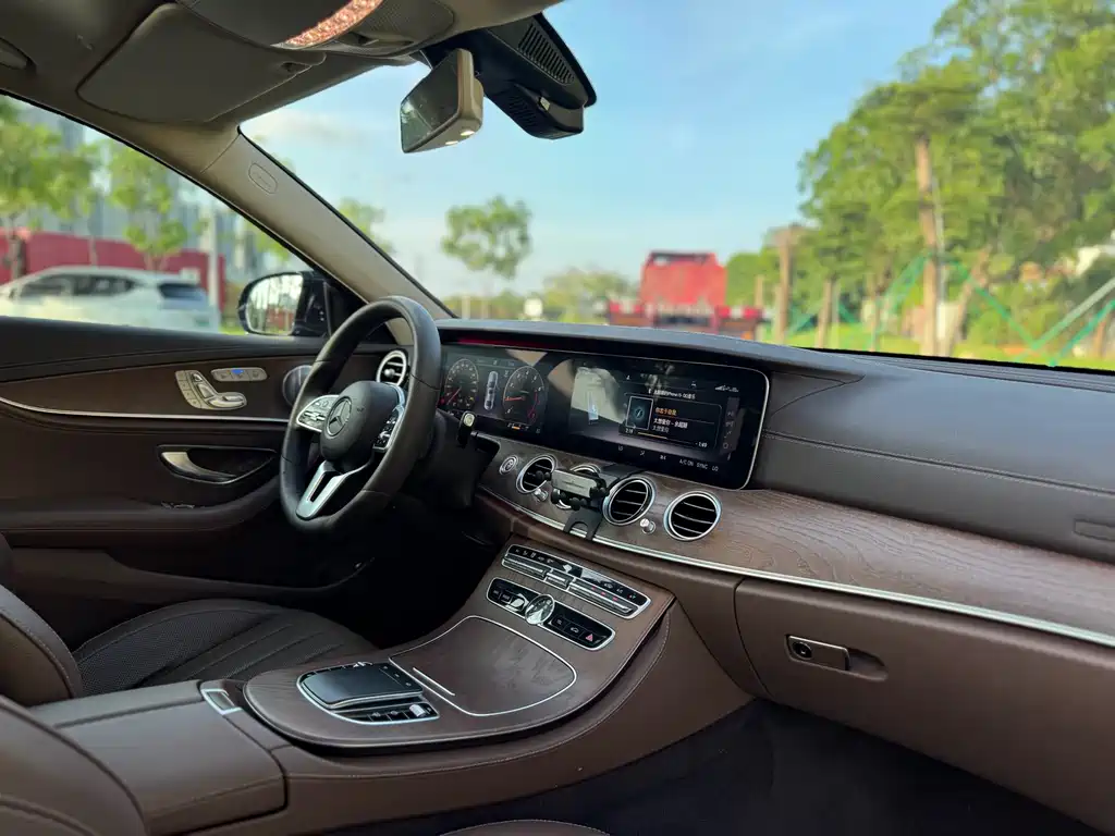 Mercedes-Benz E-Class 2020 — фото 17