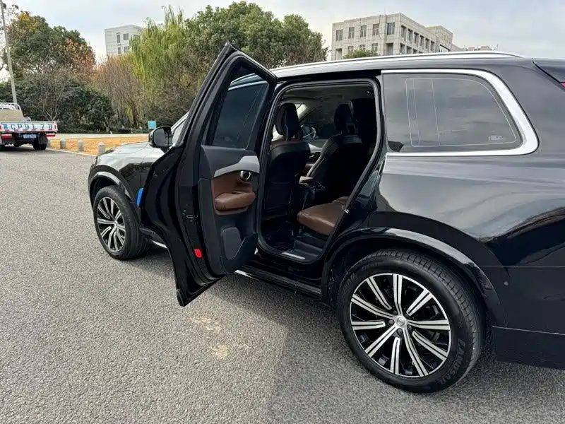 Volvo XC90 2019 — фото 12