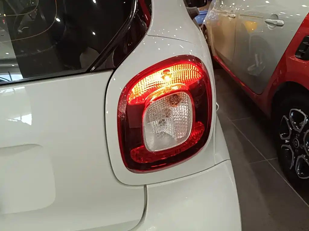 smart fortwo 2018 — фото 8