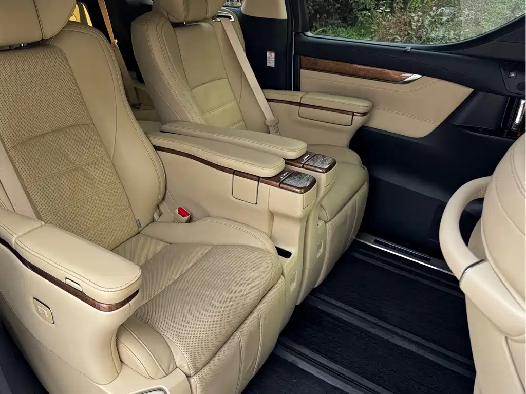 Toyota Alphard 2017 — фото 8