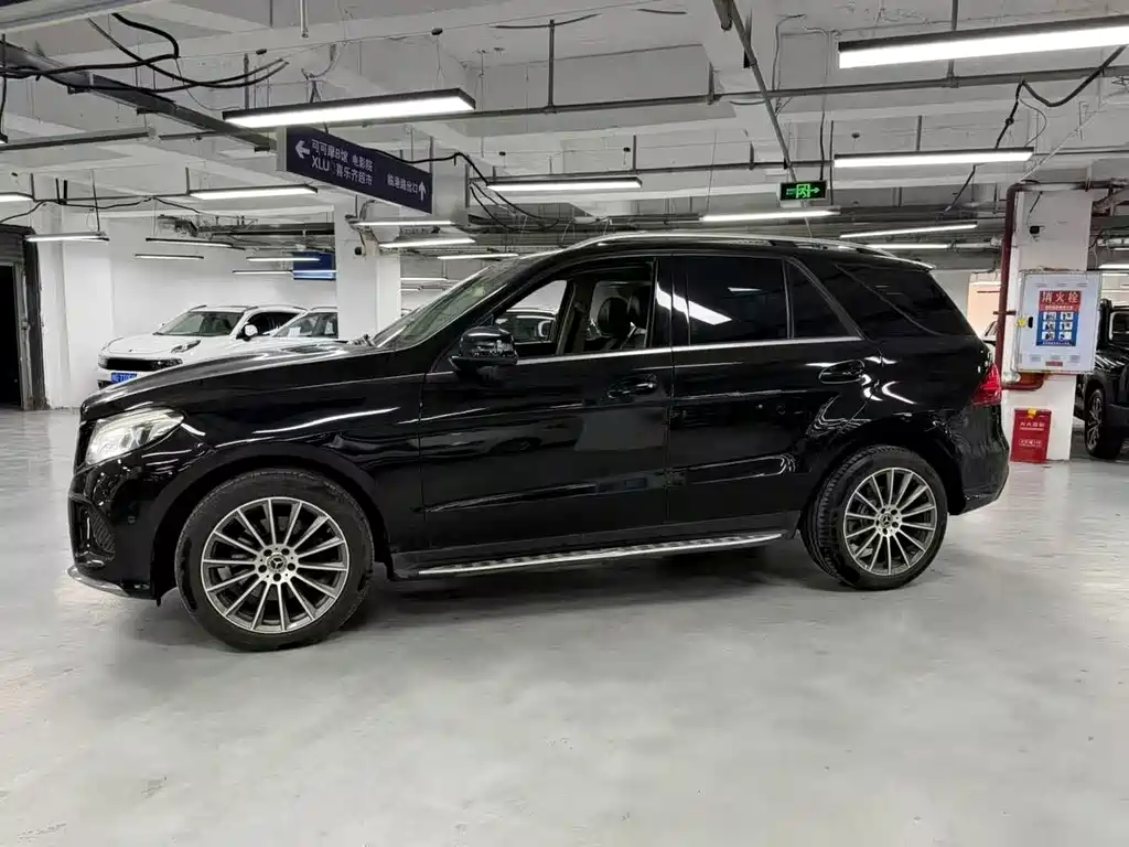 Mercedes-Benz GLE 2017 — фото 15