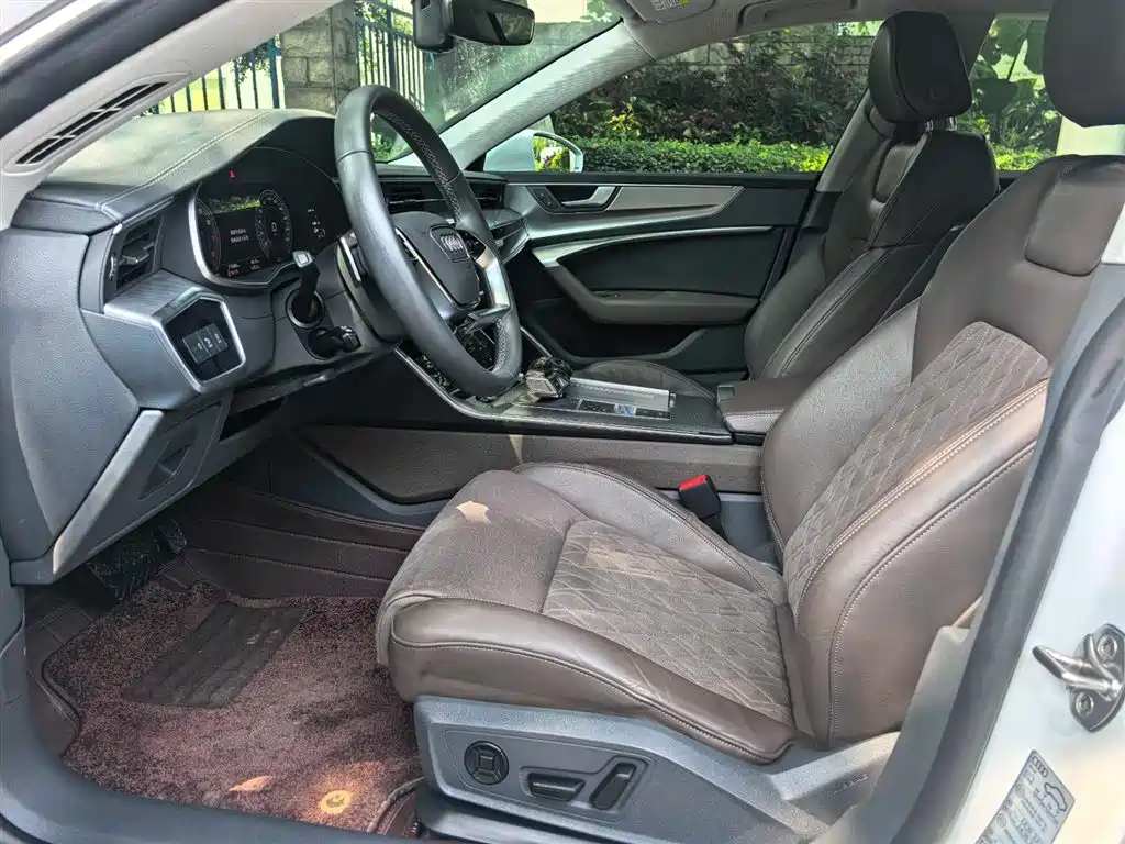 Audi A7L 2023 — фото 10