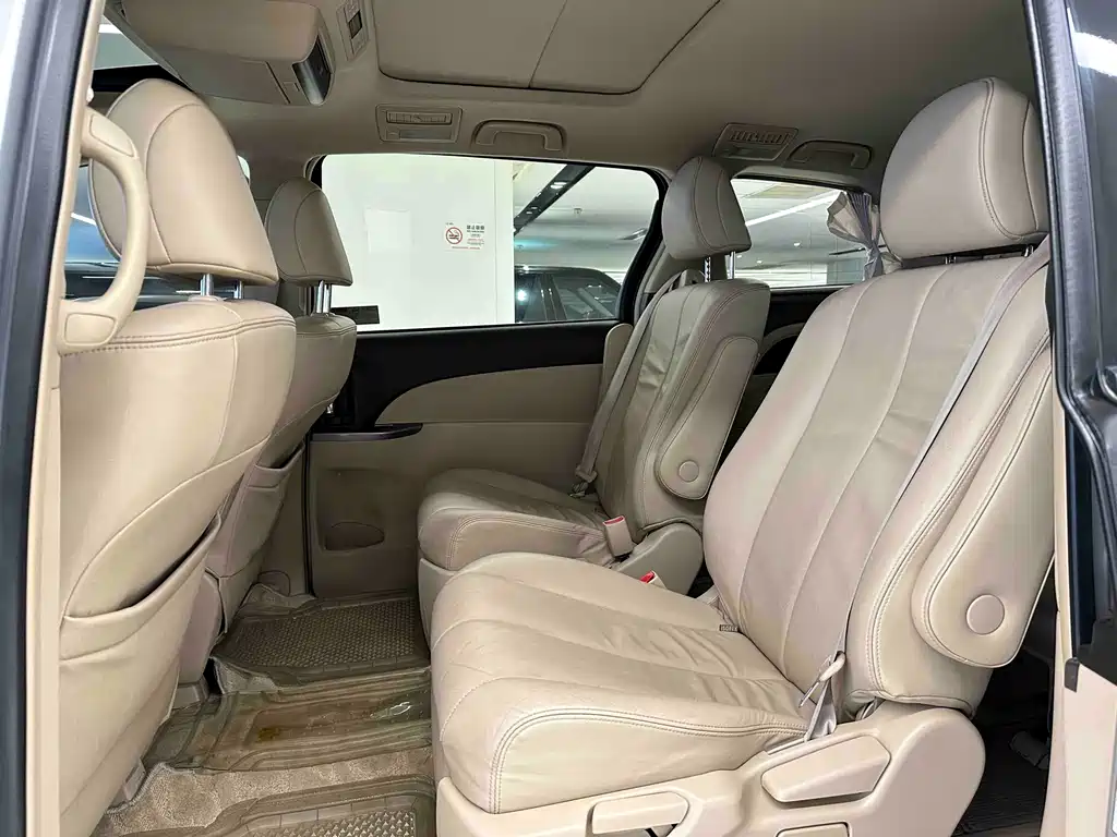 Toyota Previa 2015 — фото 13