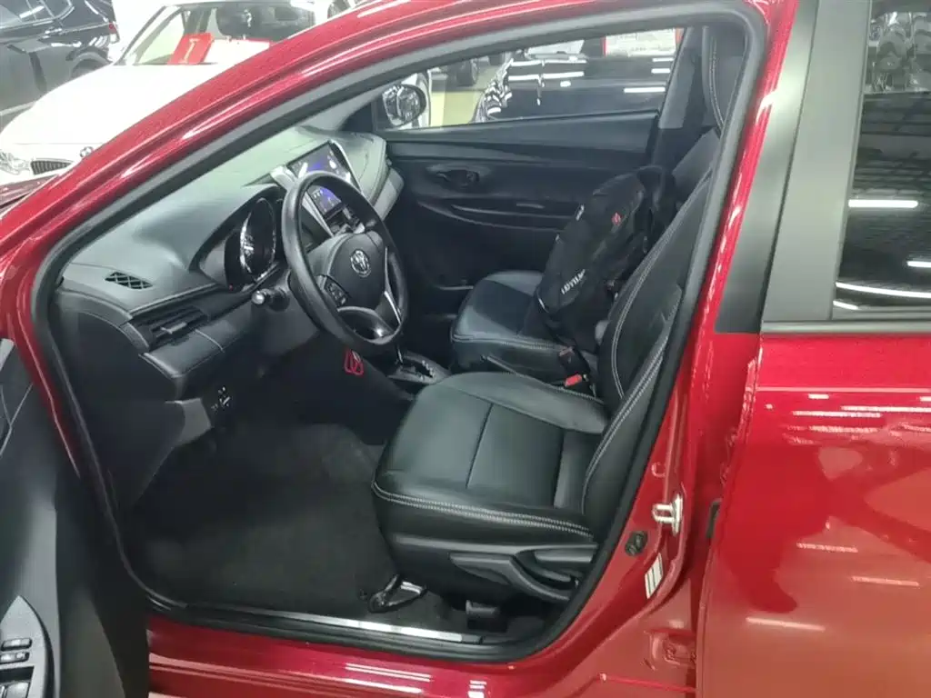 Toyota Yaris L 2022 — фото 15