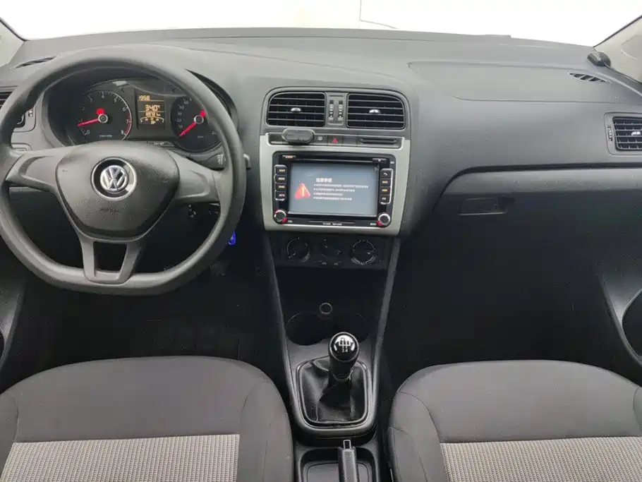 Volkswagen Polo 2015 — фото 12