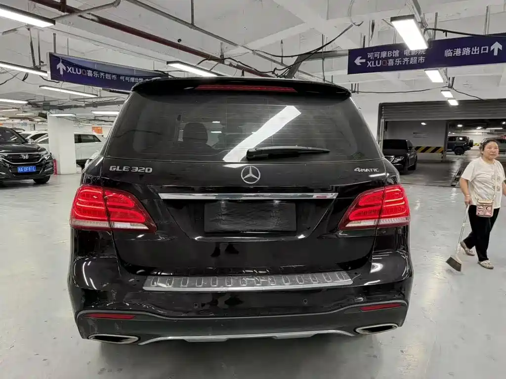 Mercedes-Benz GLE 2017 — фото 16