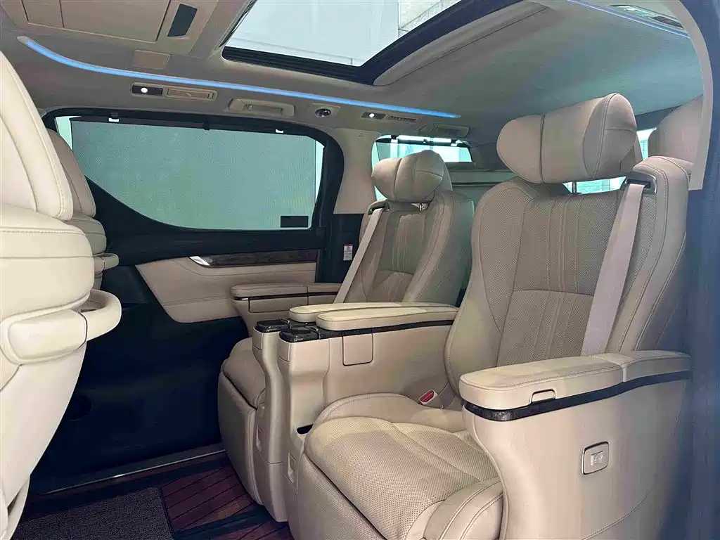 Toyota Vellfire 2022 — фото 6