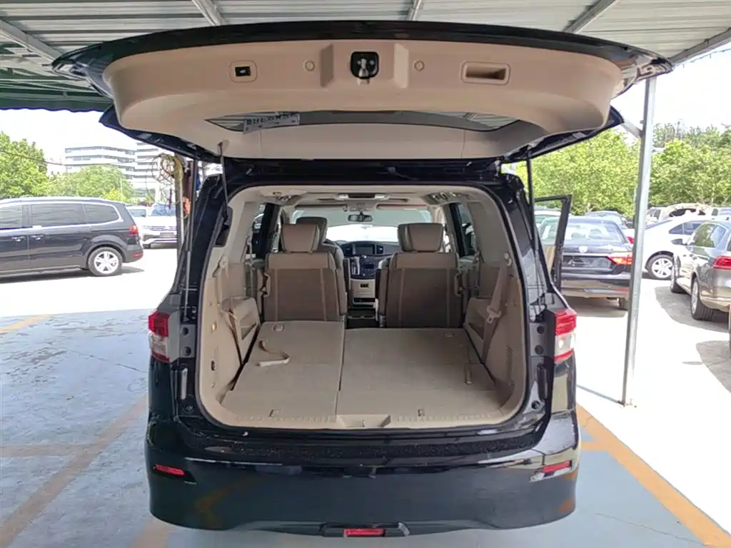 Nissan Quest 2017 — фото 19