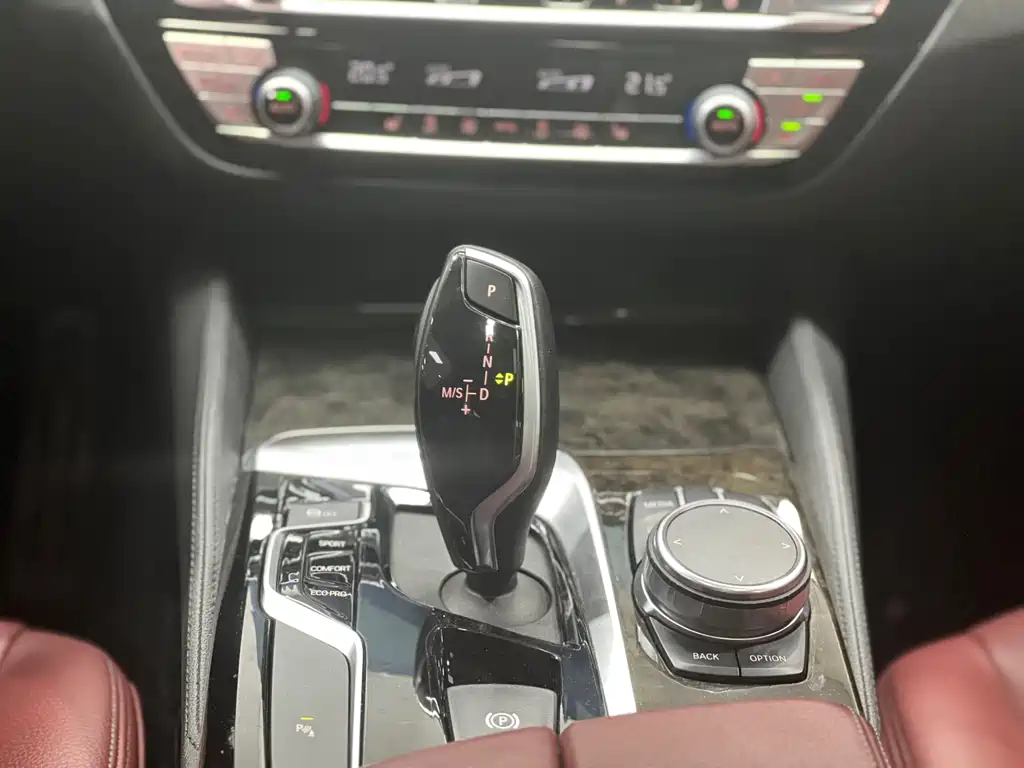 BMW 5 Series 2019 — фото 13