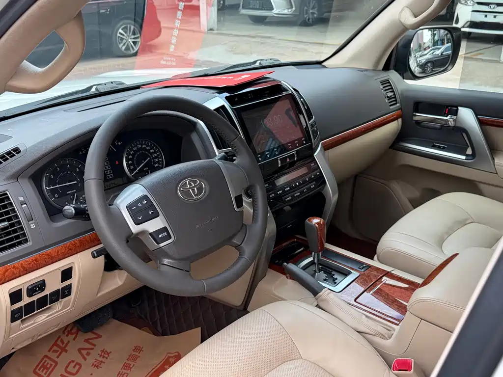 Toyota Land Cruiser 2016 — фото 10
