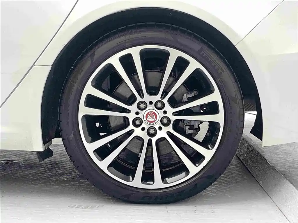 Jaguar XFL 2023 — фото 11