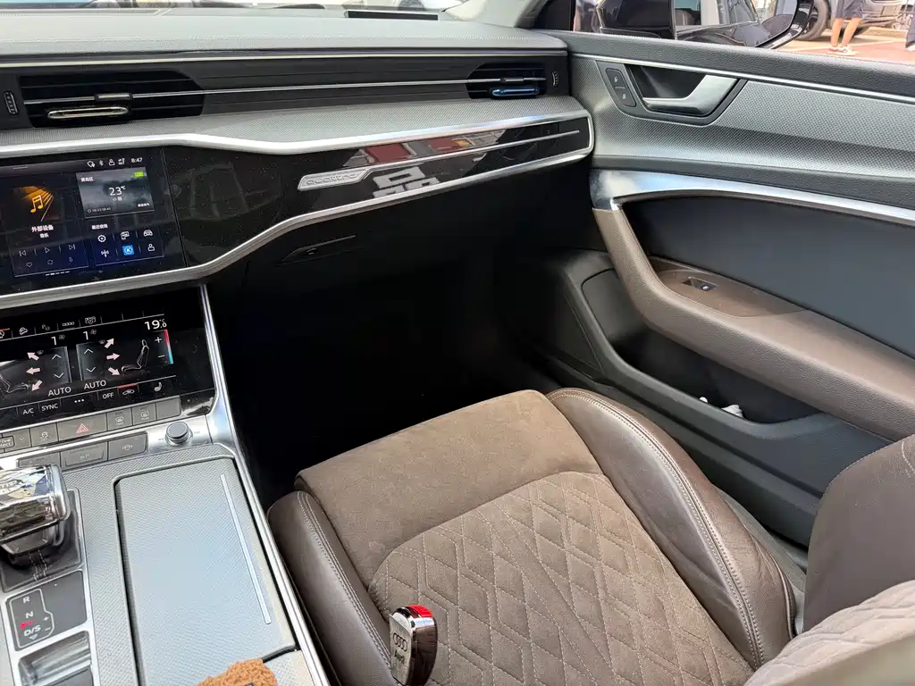 Audi A7L 2024 — фото 10