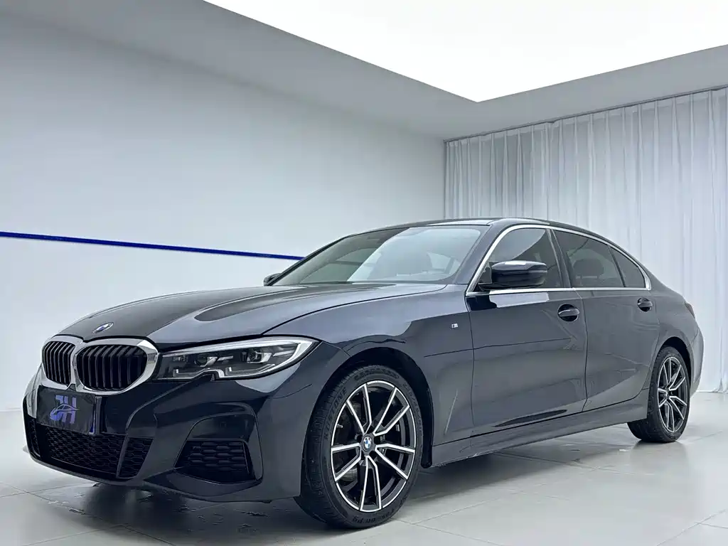 BMW 3 Series 2022 — фото 1