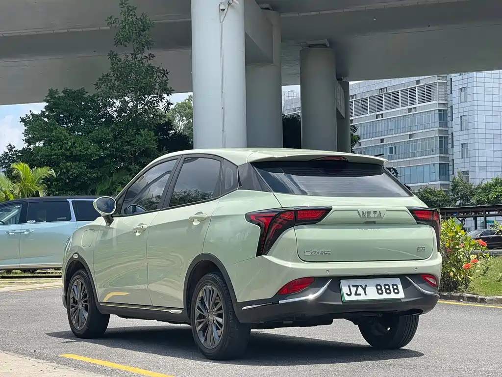 Neta V 2022