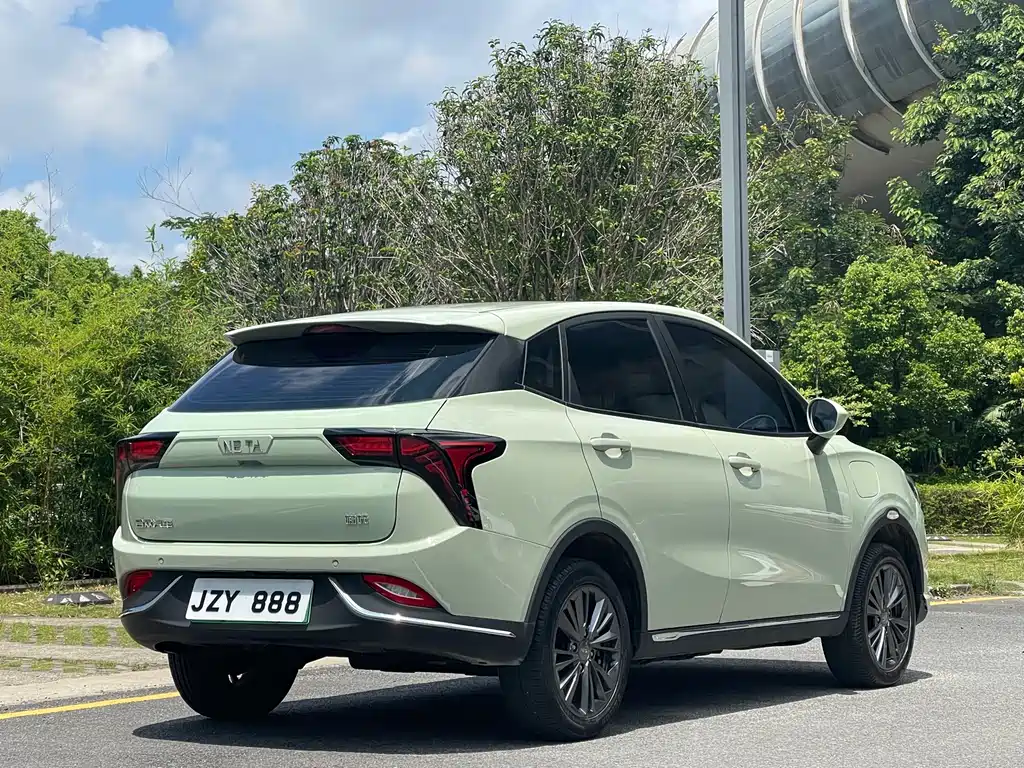 Neta V 2022