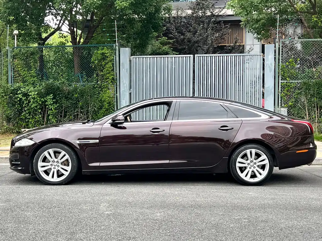 Jaguar XJ 2012 — фото 8
