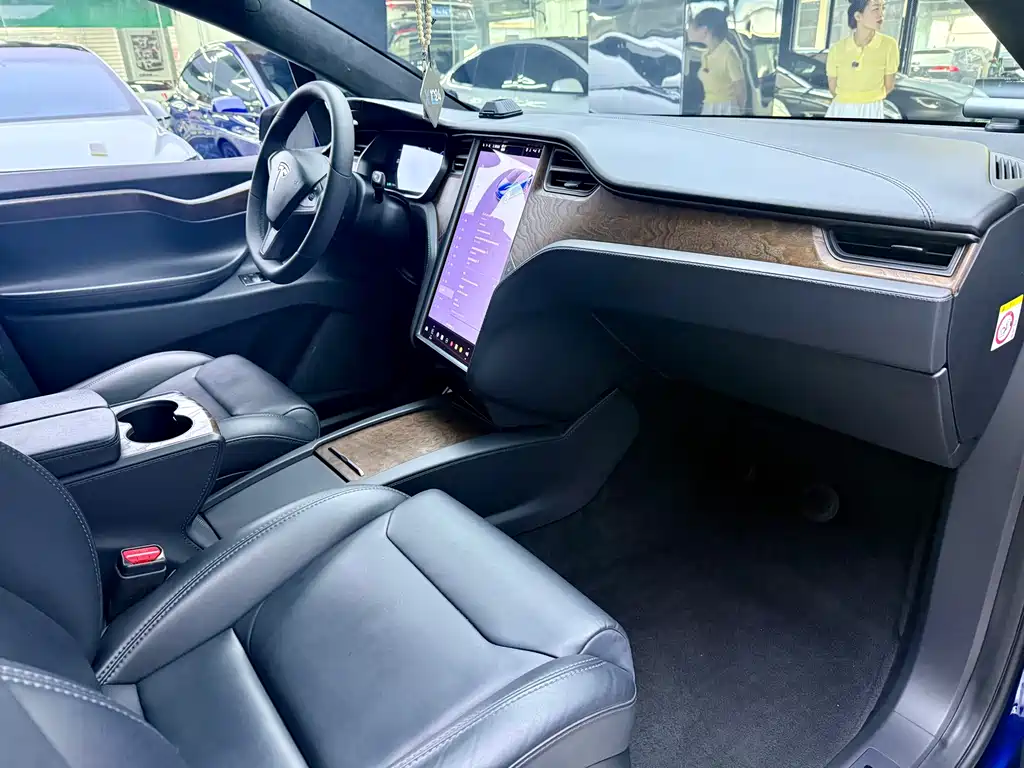 Tesla Model X 2019 — фото 13