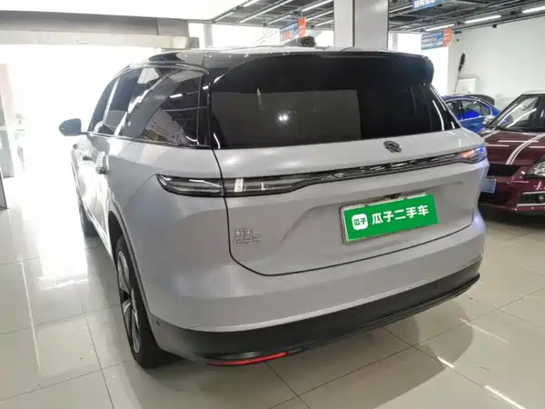 NIO ES8 2023