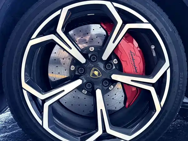 Lamborghini Urus 2021