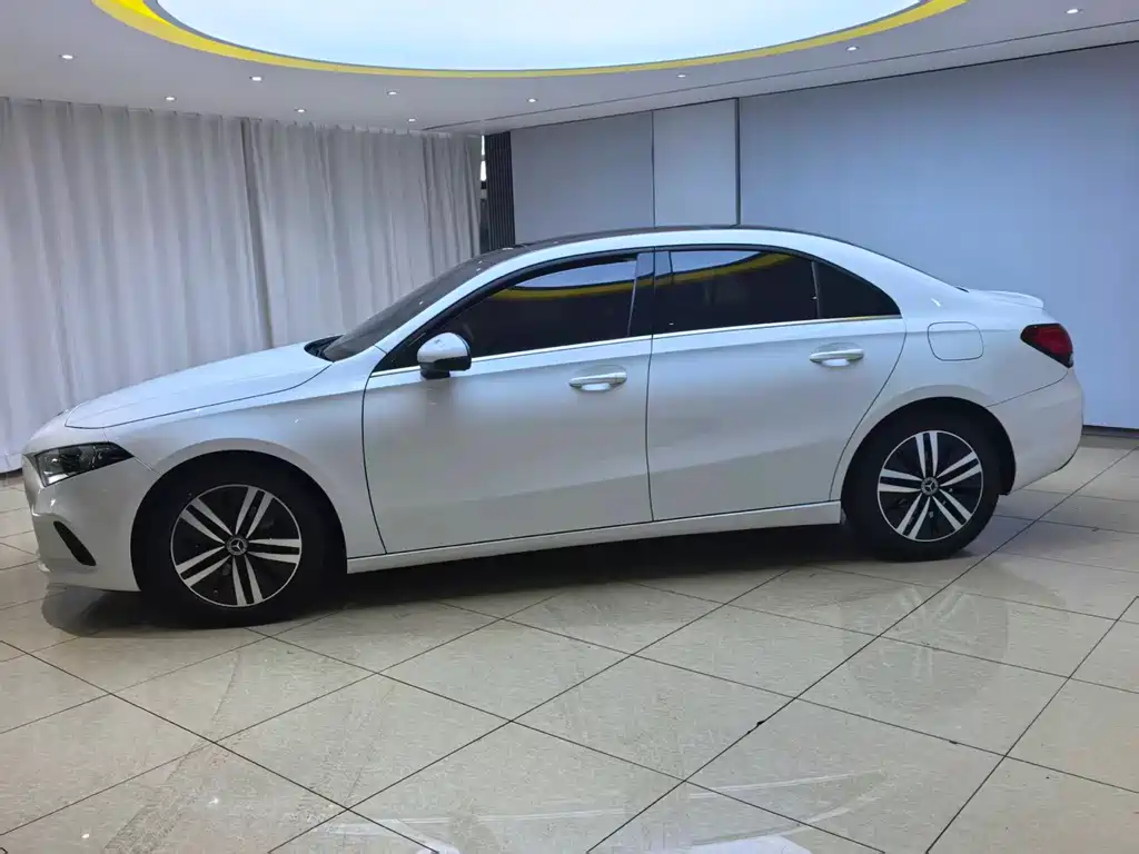Mercedes-Benz A-Class 2022 — фото 8