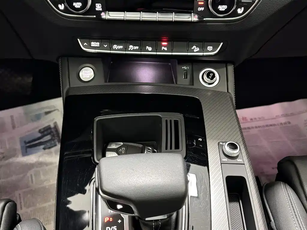 Audi Q5L 2023 — фото 19