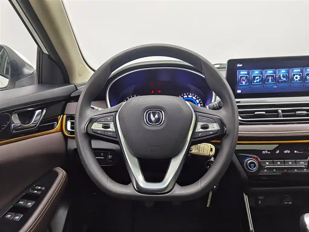 Changan Eado DT 2018 — фото 11