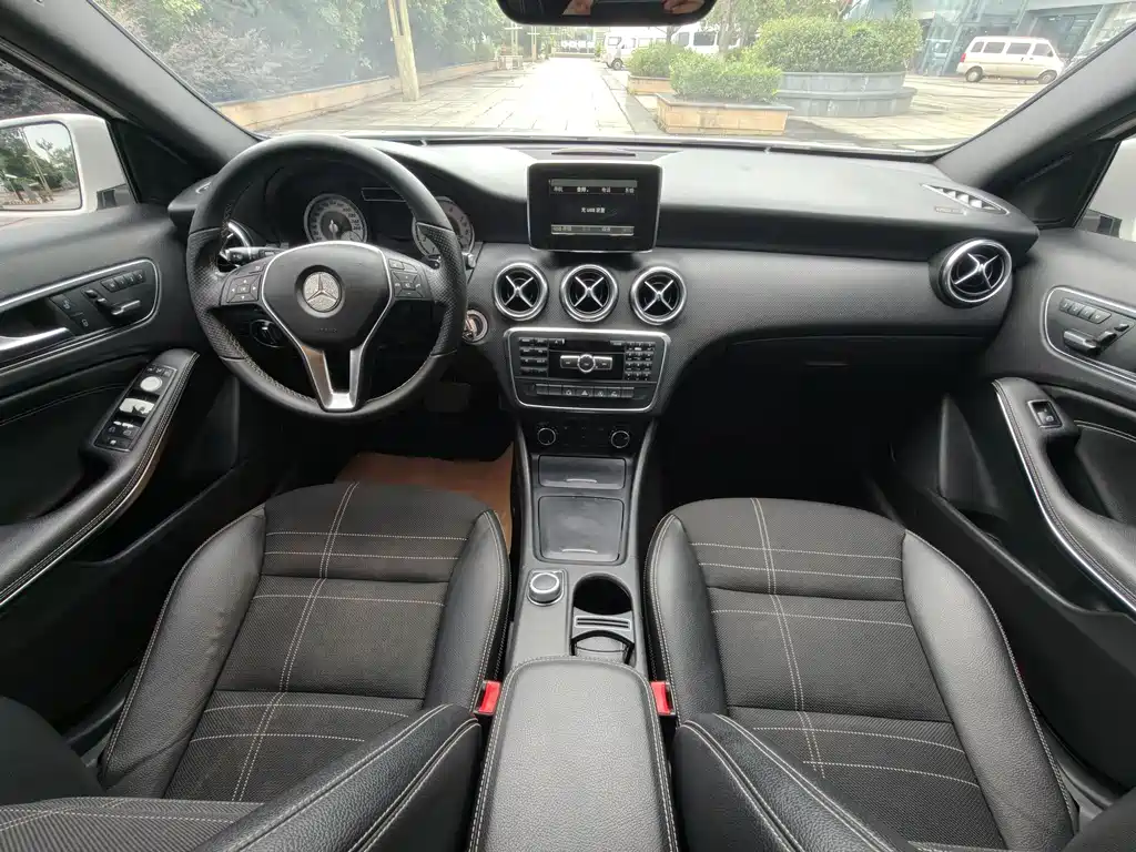 Mercedes-Benz A-Class 2015 — фото 19