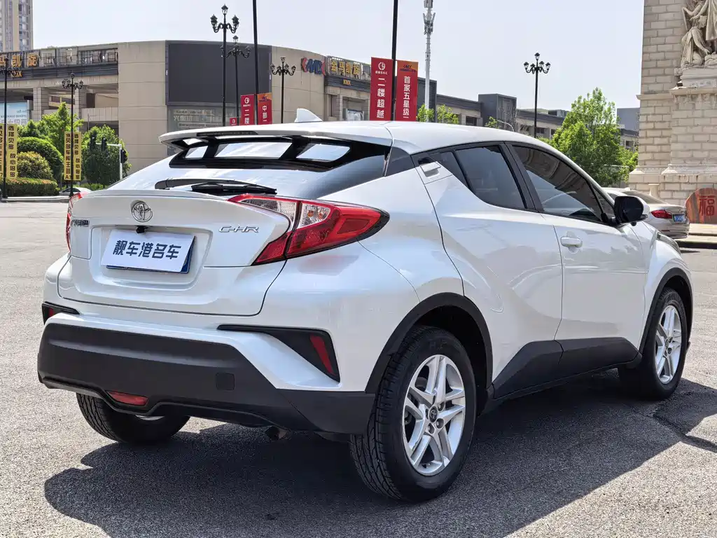 Toyota C-HR 2023 — фото 18