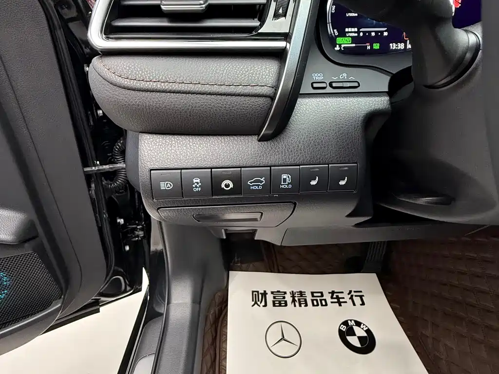 Toyota Camry 2022 — фото 11
