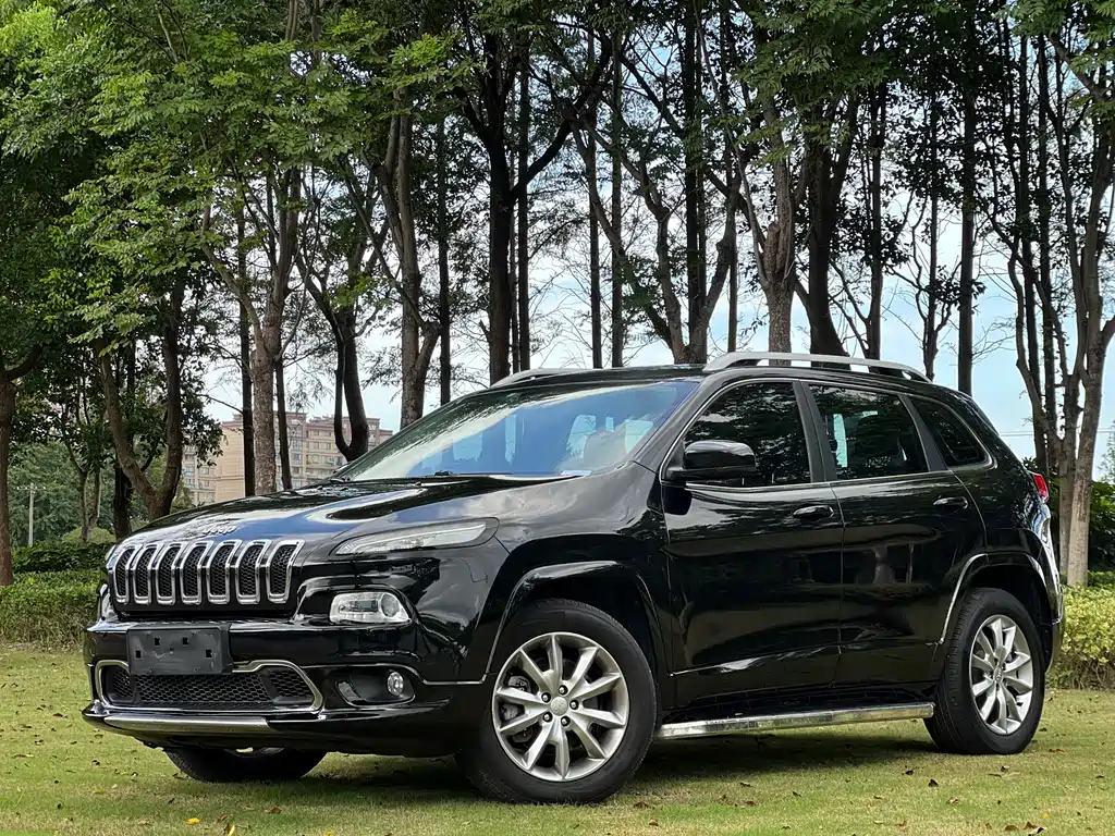 Jeep Cherokee 2017 — фото 10