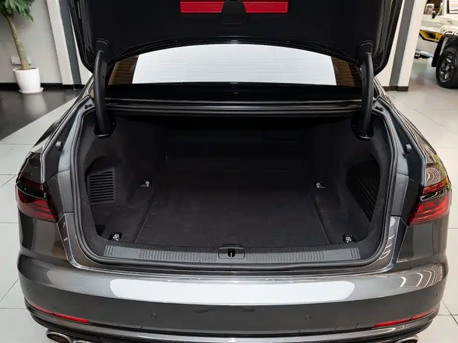 Audi S8 2021 — фото 23