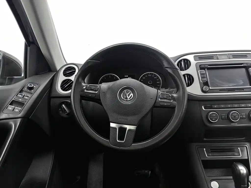 Volkswagen Tiguan 2016 — фото 11