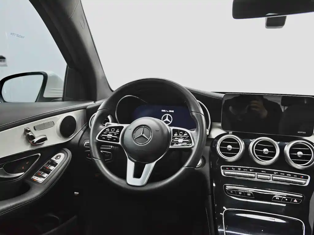 Mercedes-Benz GLC 2020 — фото 30
