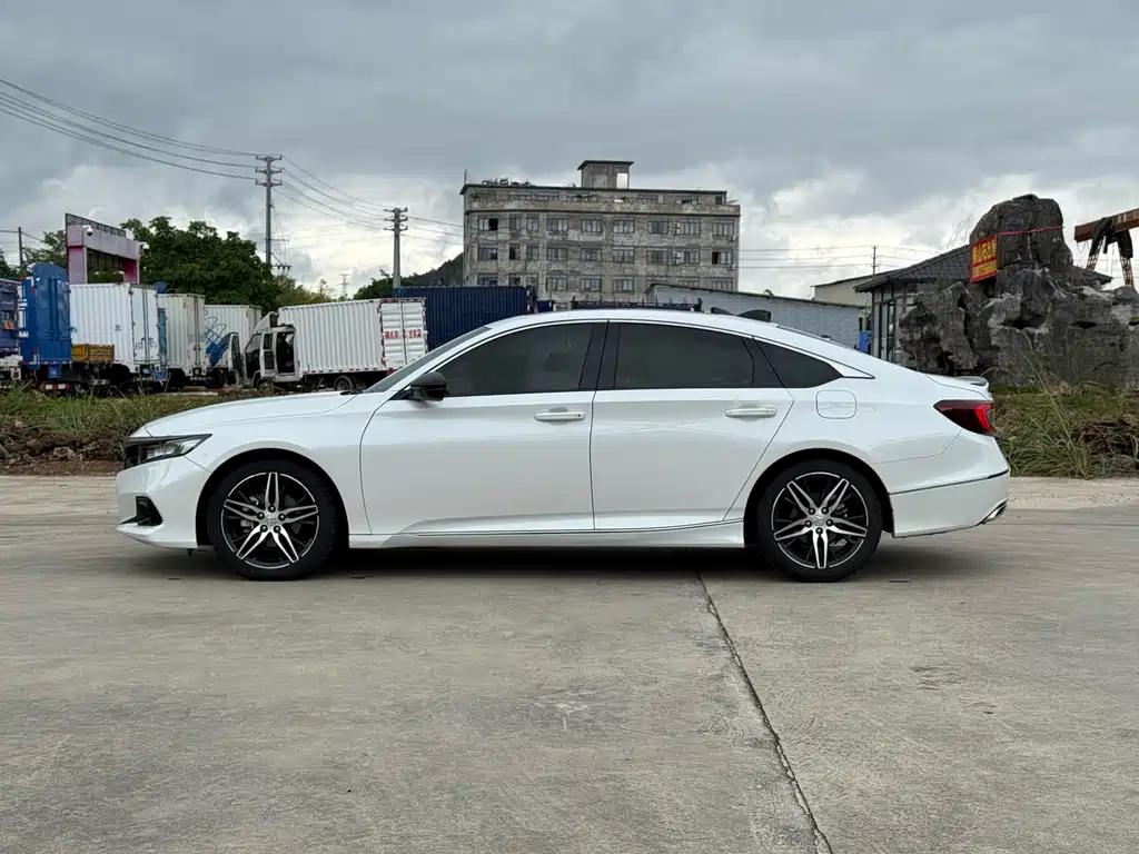 Honda Accord 2022 — фото 11