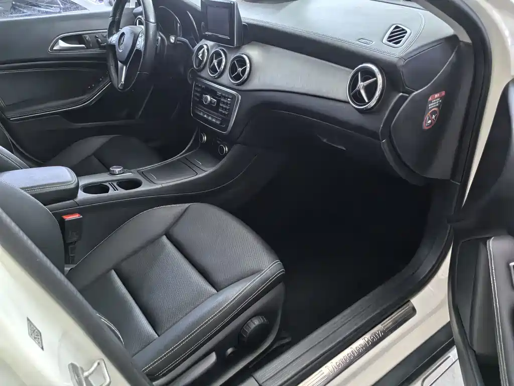 Mercedes-Benz GLA 2015 — фото 11