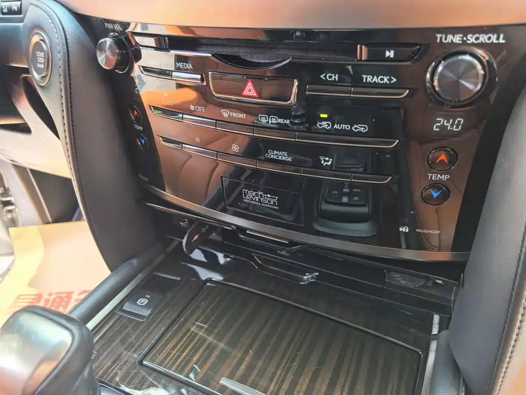 Lexus LX 2019 — фото 19