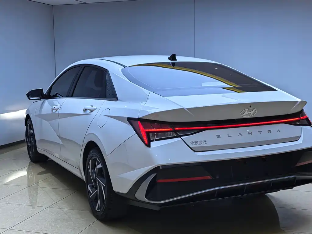 Hyundai Elantra 2023