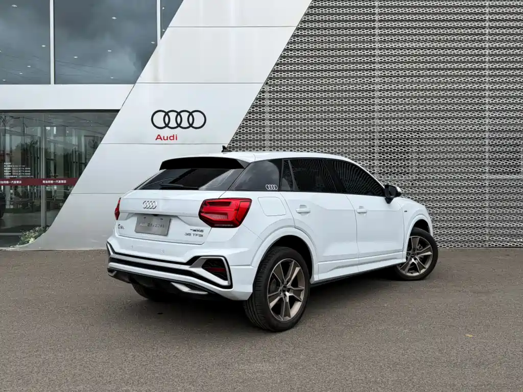 Audi Q2L 2024 — фото 4